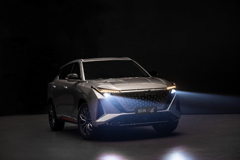 【主新聞稿】【爆點(diǎn)】歐尚汽車發(fā)布智慧快樂座艙，汽車機(jī)器人歐尚Z6內(nèi)飾公布1449.png