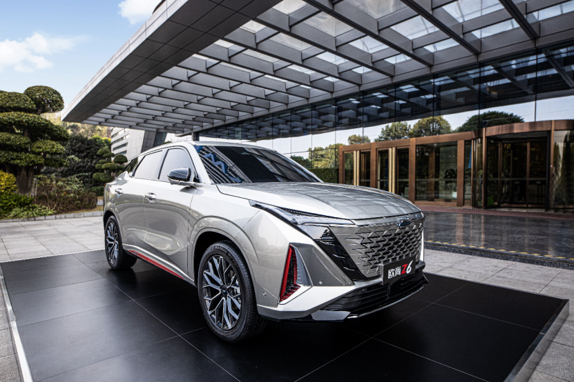 【主新聞稿】【爆點(diǎn)】歐尚汽車發(fā)布智慧快樂座艙，汽車機(jī)器人歐尚Z6內(nèi)飾公布2823.png